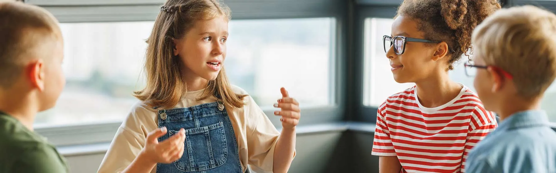 Enfants qui discutent